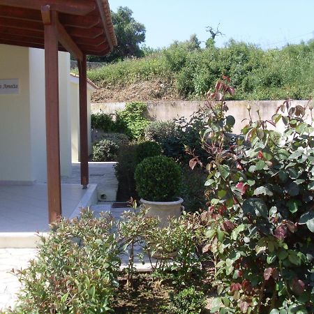 Villa Amelia Metaxata Exterior photo
