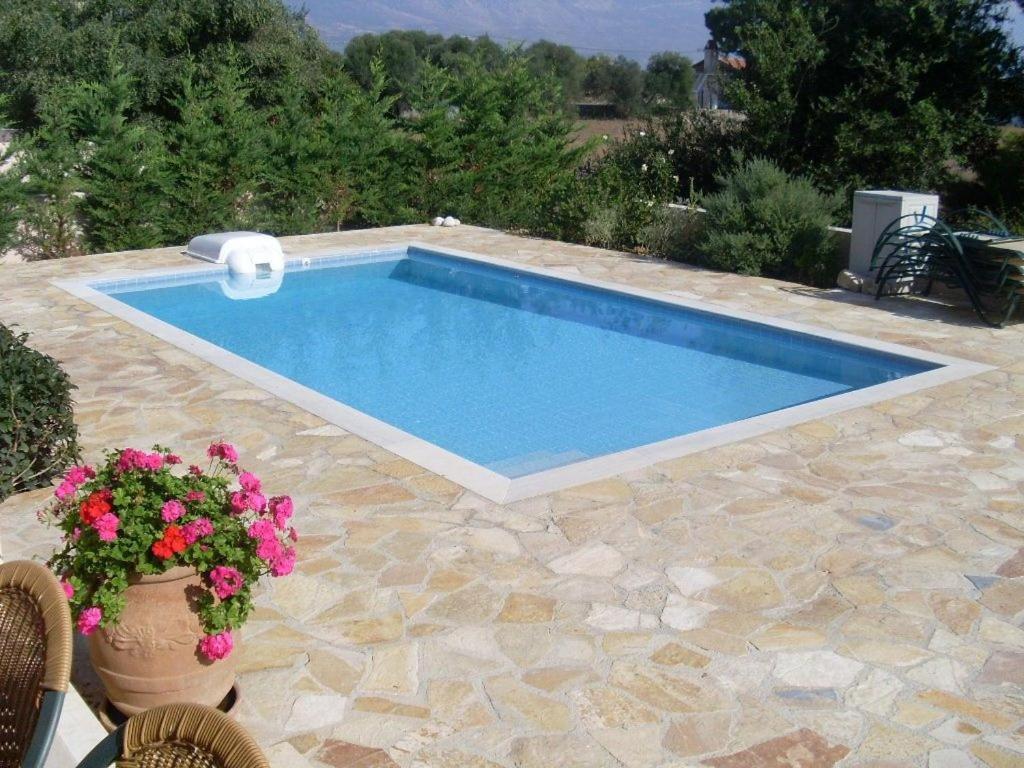 Villa Amelia Metaxata Exterior photo