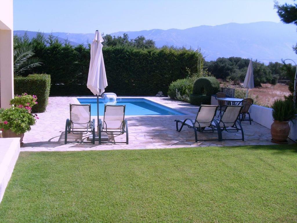 Villa Amelia Metaxata Exterior photo